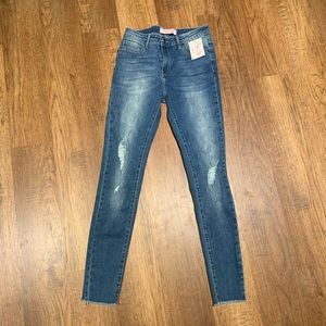 Woman’s size 5 skinny jeans